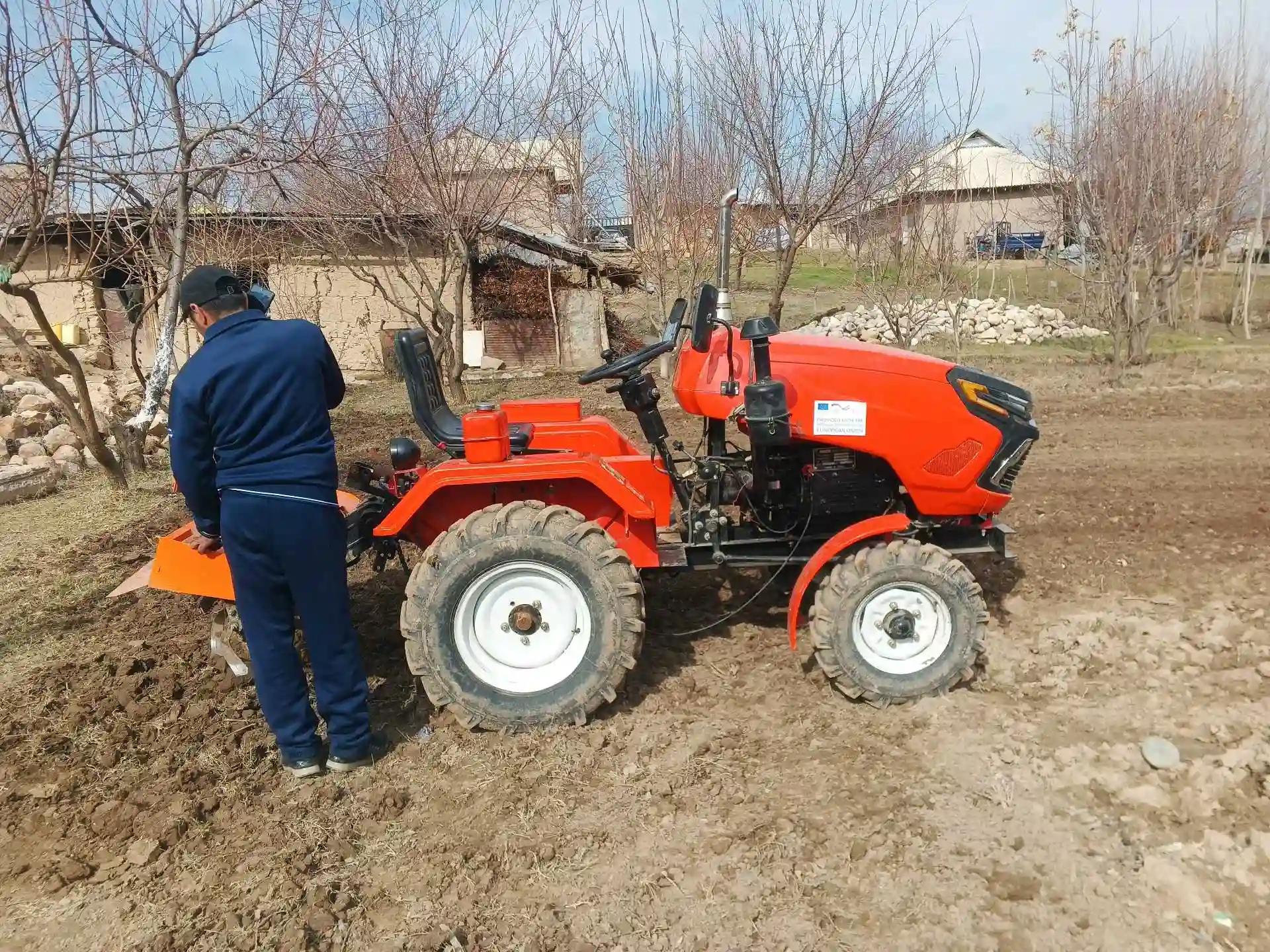 Мини трактор 