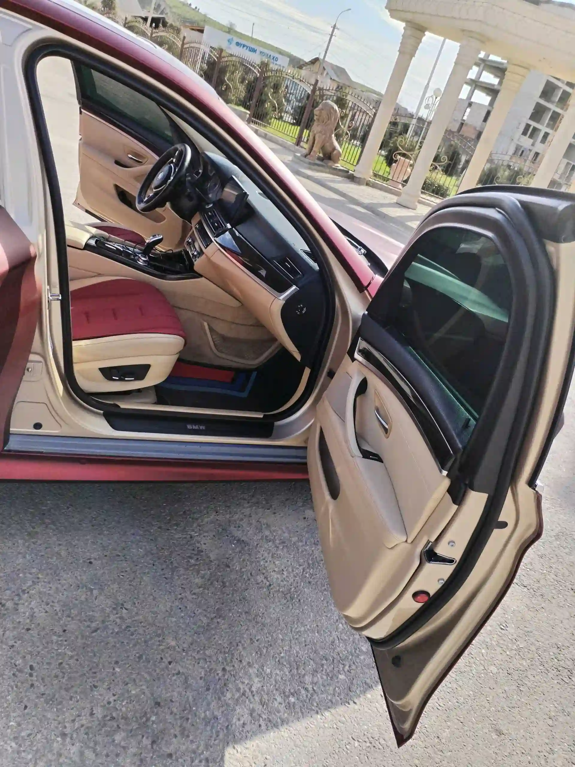 BMW M5 2011