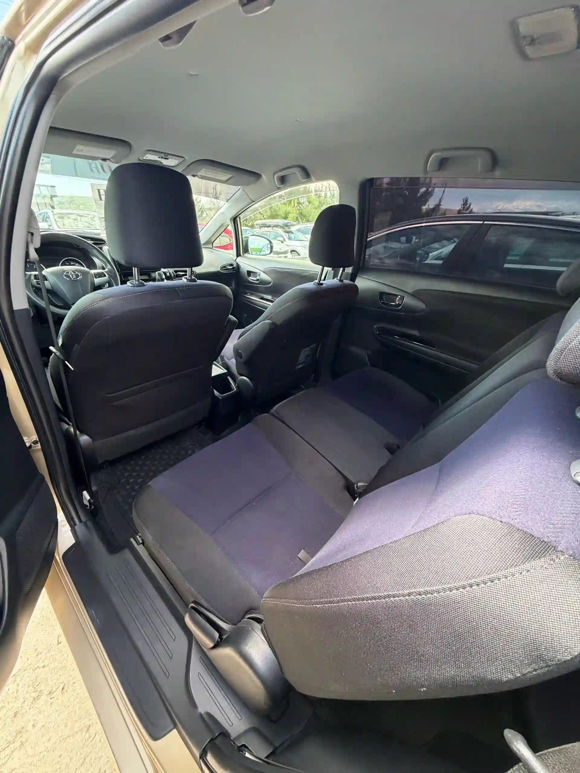 Toyota Vitz 2014