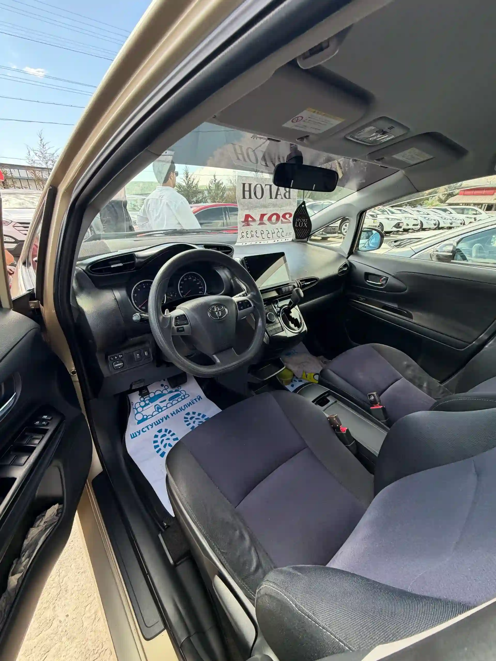 Toyota Vitz 2014
