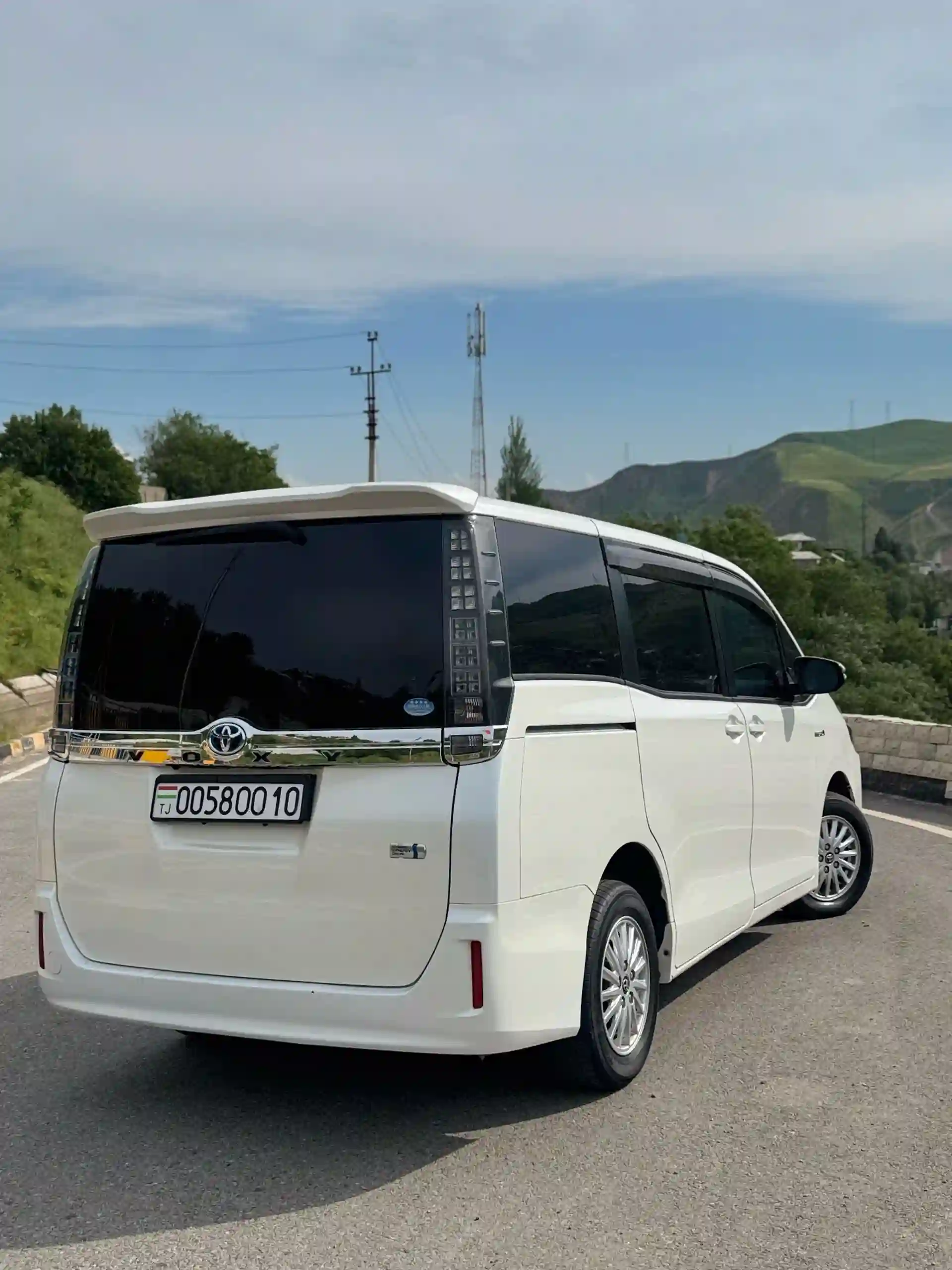 Toyota Voxy 2015