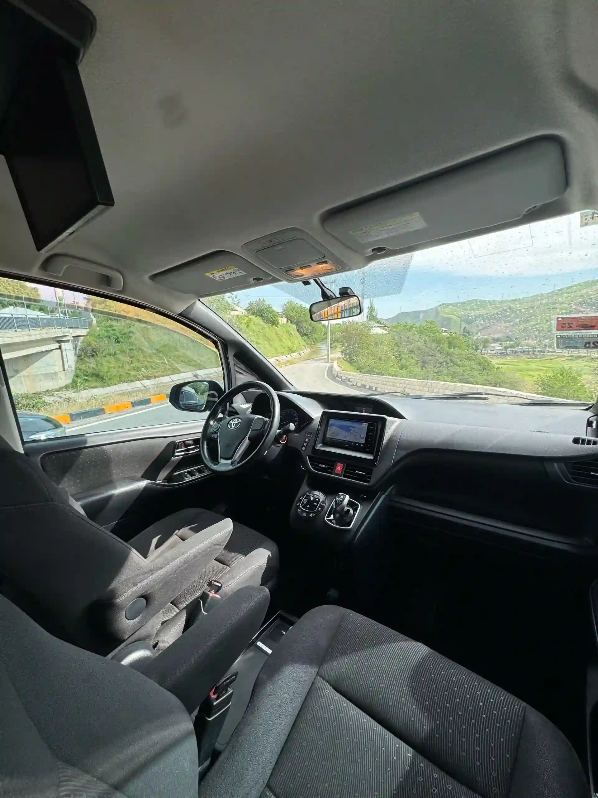 Toyota Voxy 2015