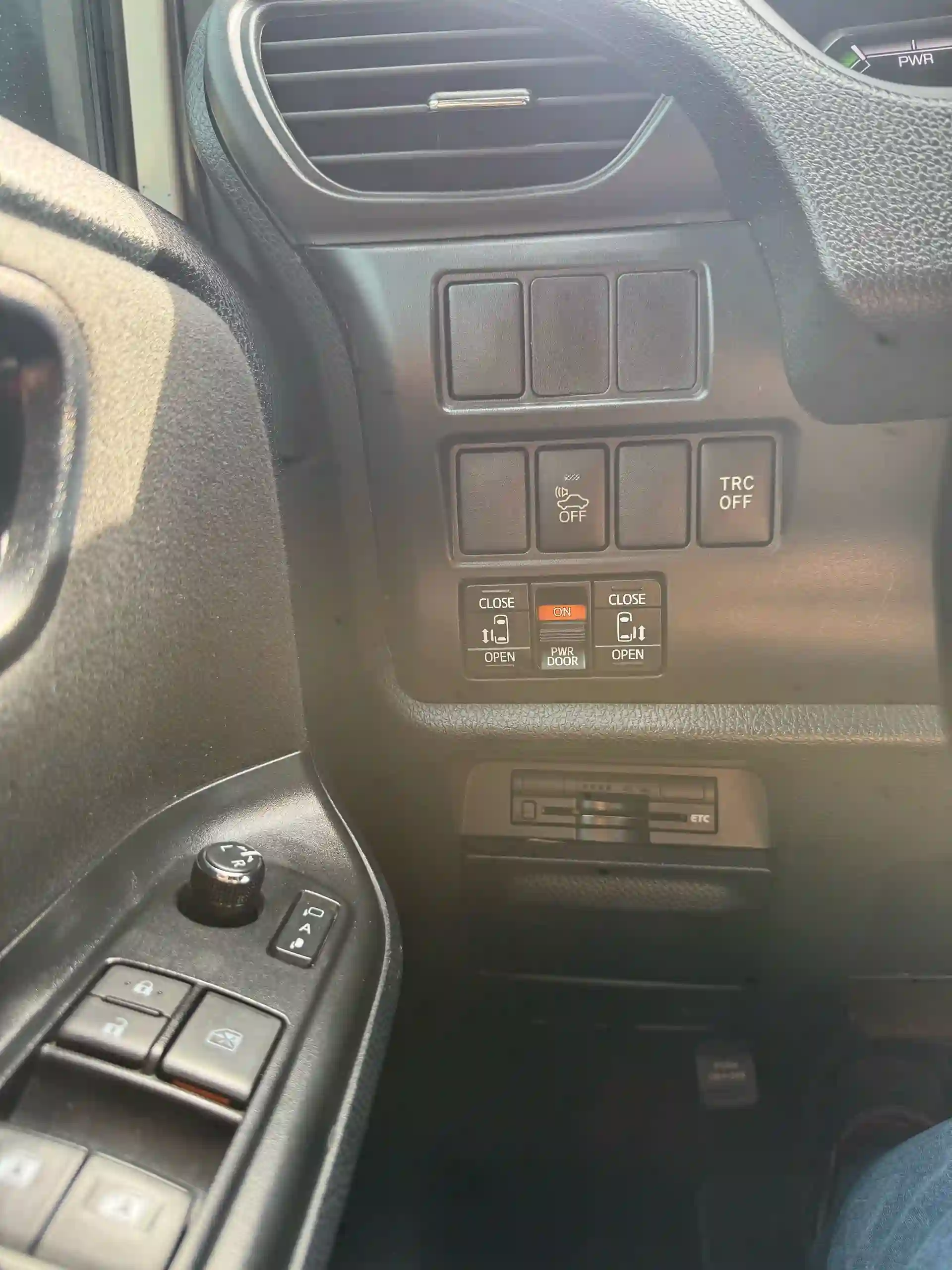 Toyota Voxy 2015