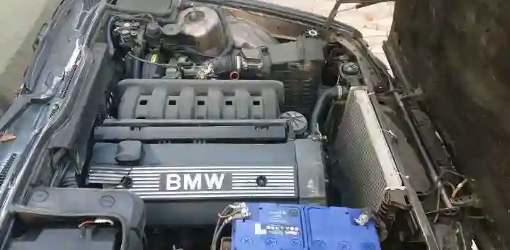 BMW M5 1990