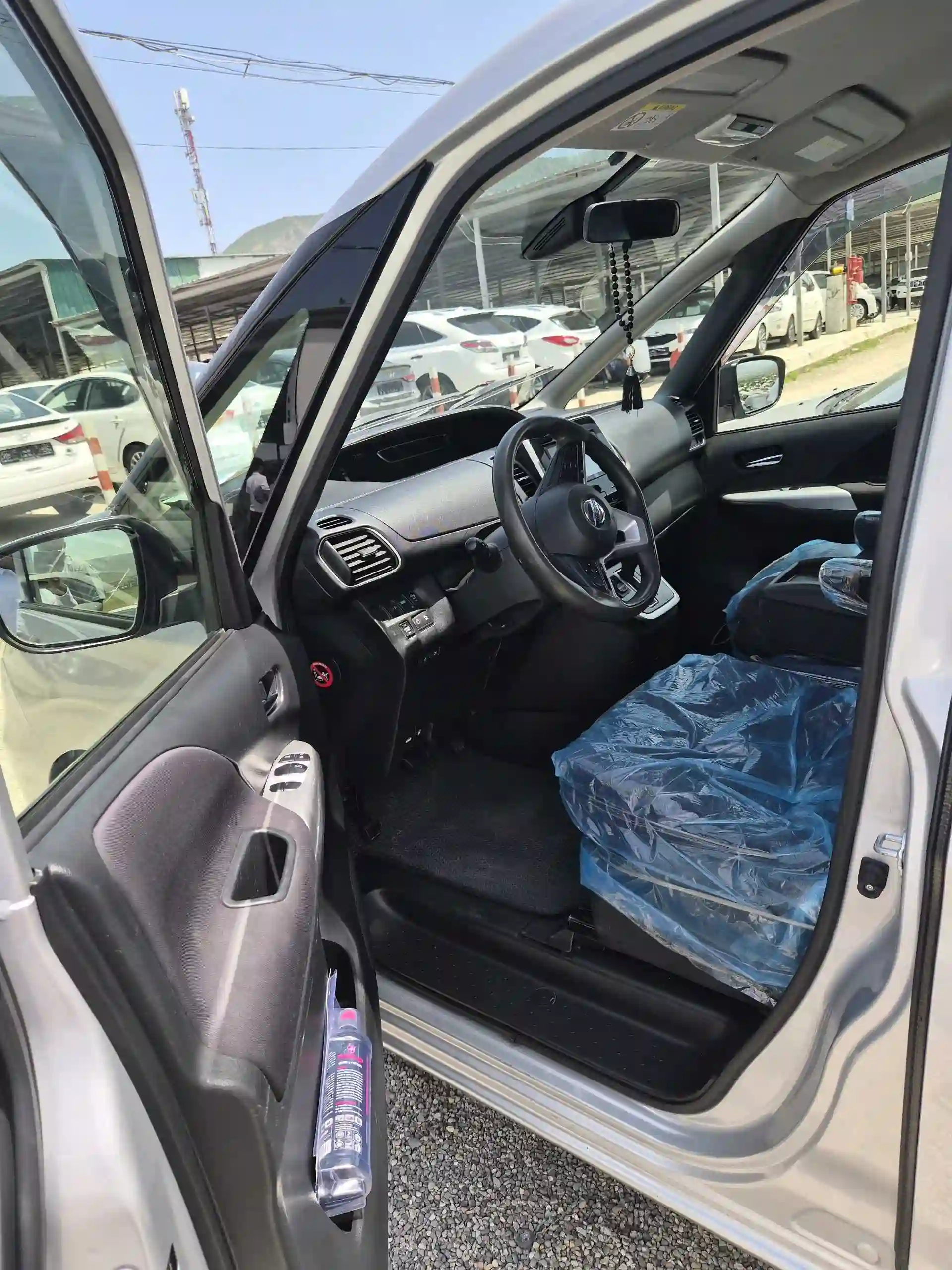 Nissan Serena 2017