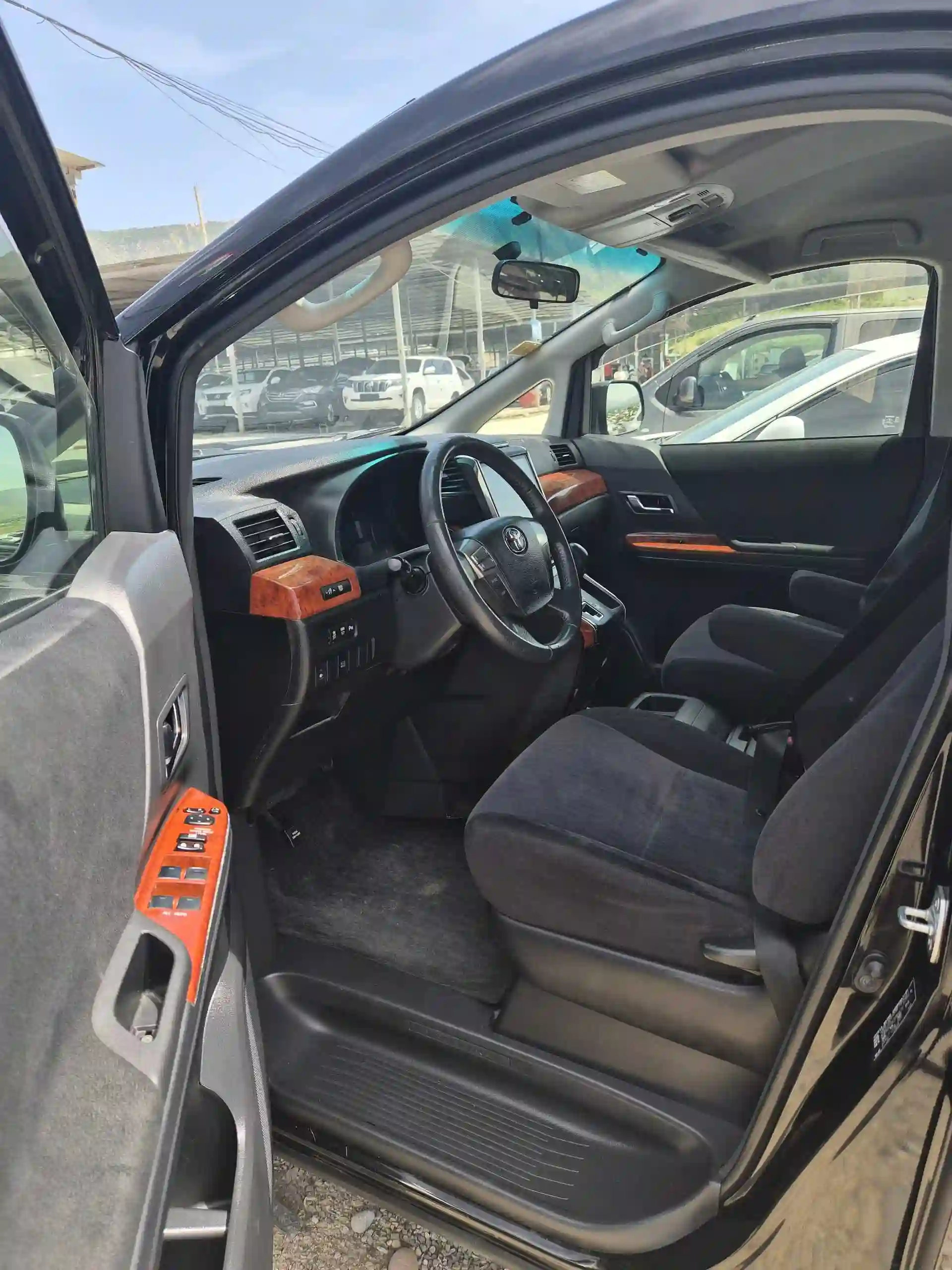 Toyota Vellfire 2014