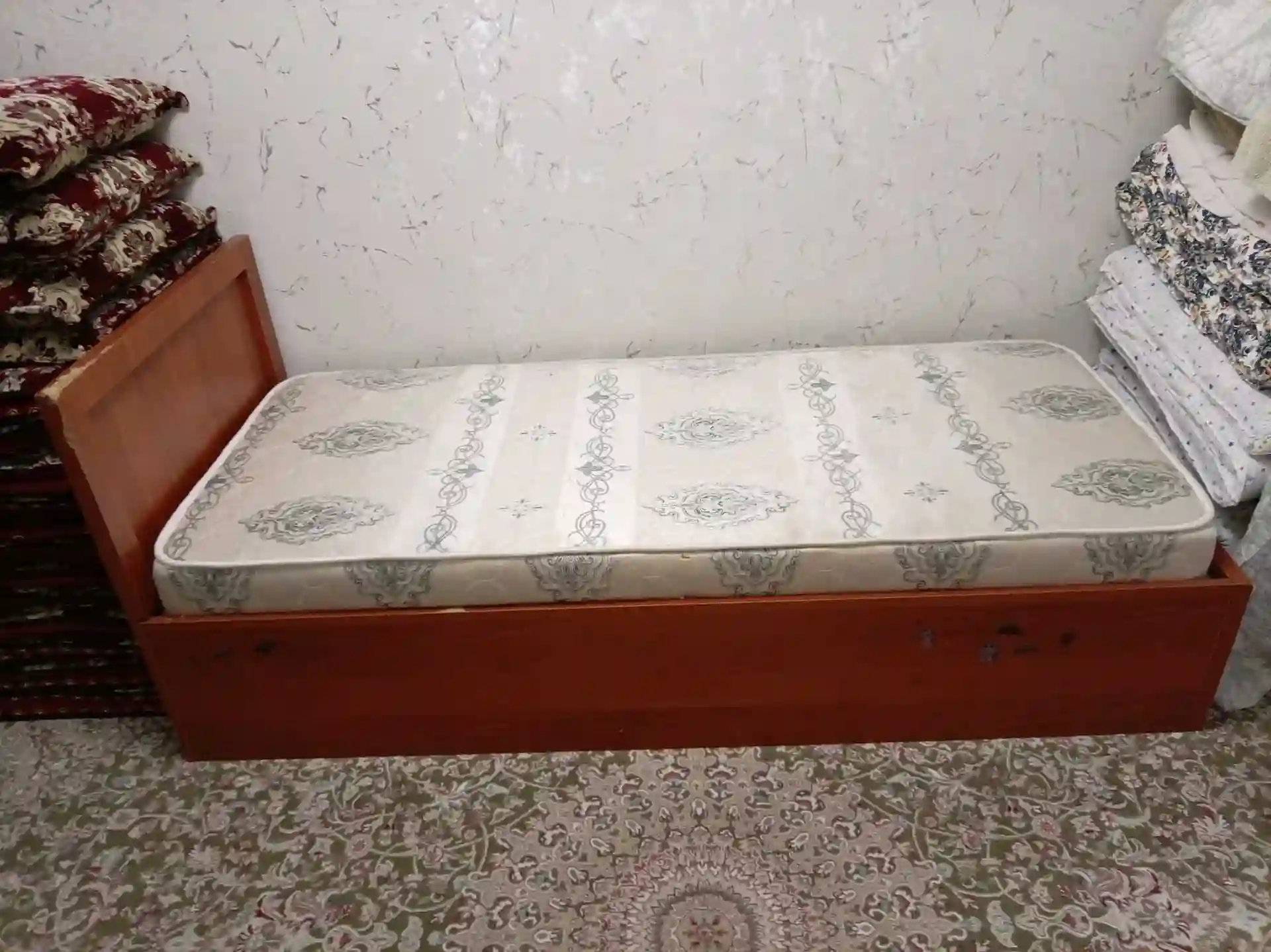 Кровать