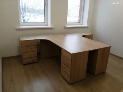 Офисный стол