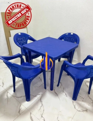 Стол и стулья
