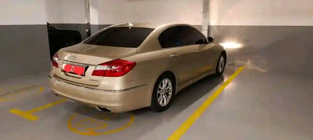 Hyundai Genesis 2012