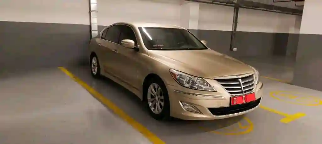 Hyundai Genesis 2012