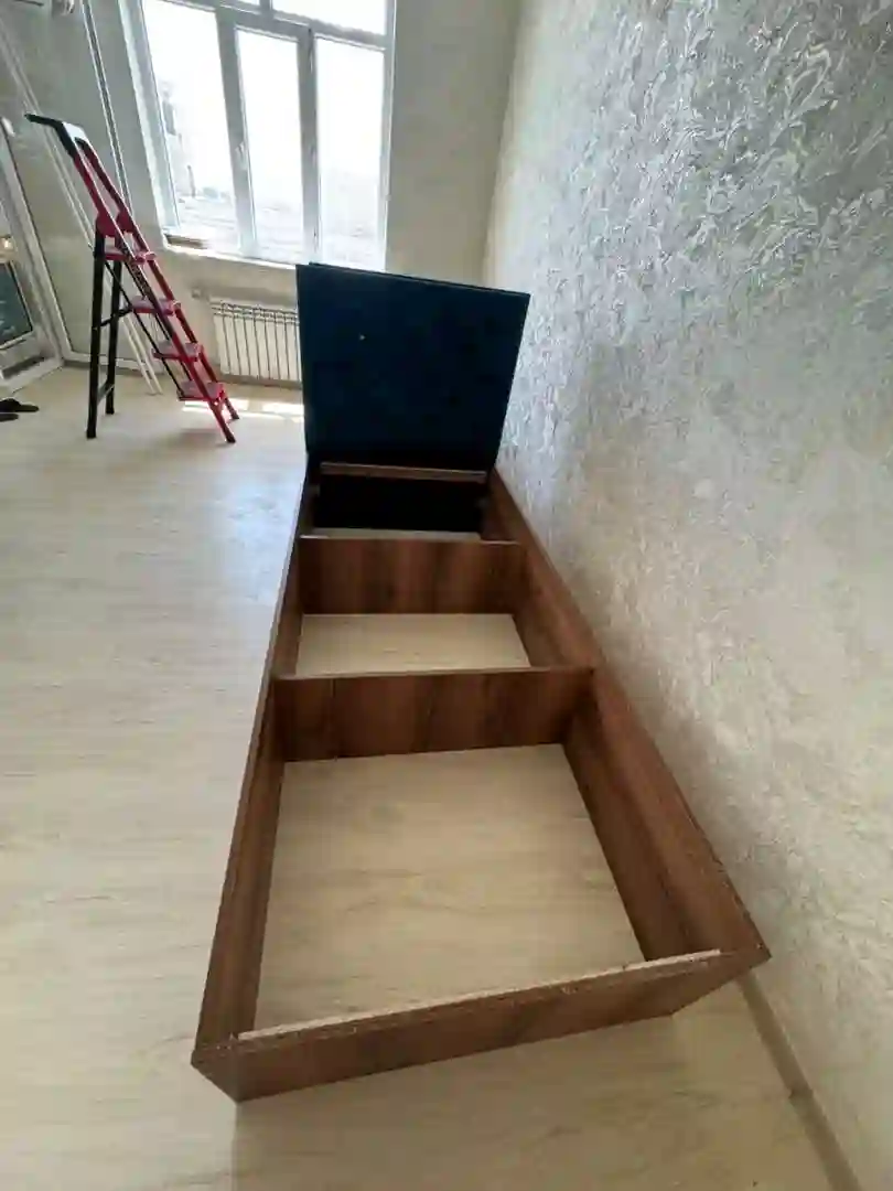 Диванои як одама 