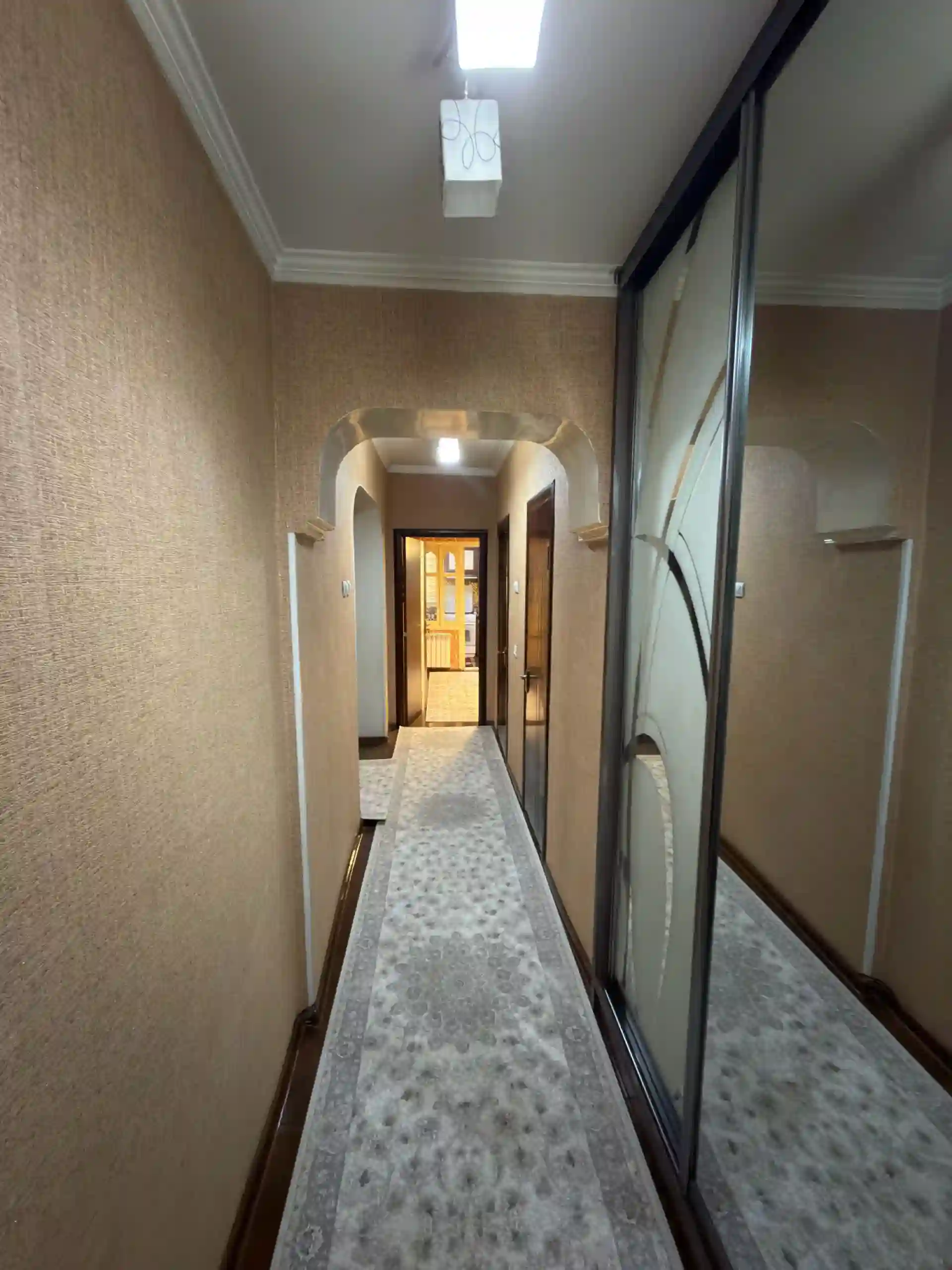 3-к квартира, 2 этаж, 65 м², айрапорт