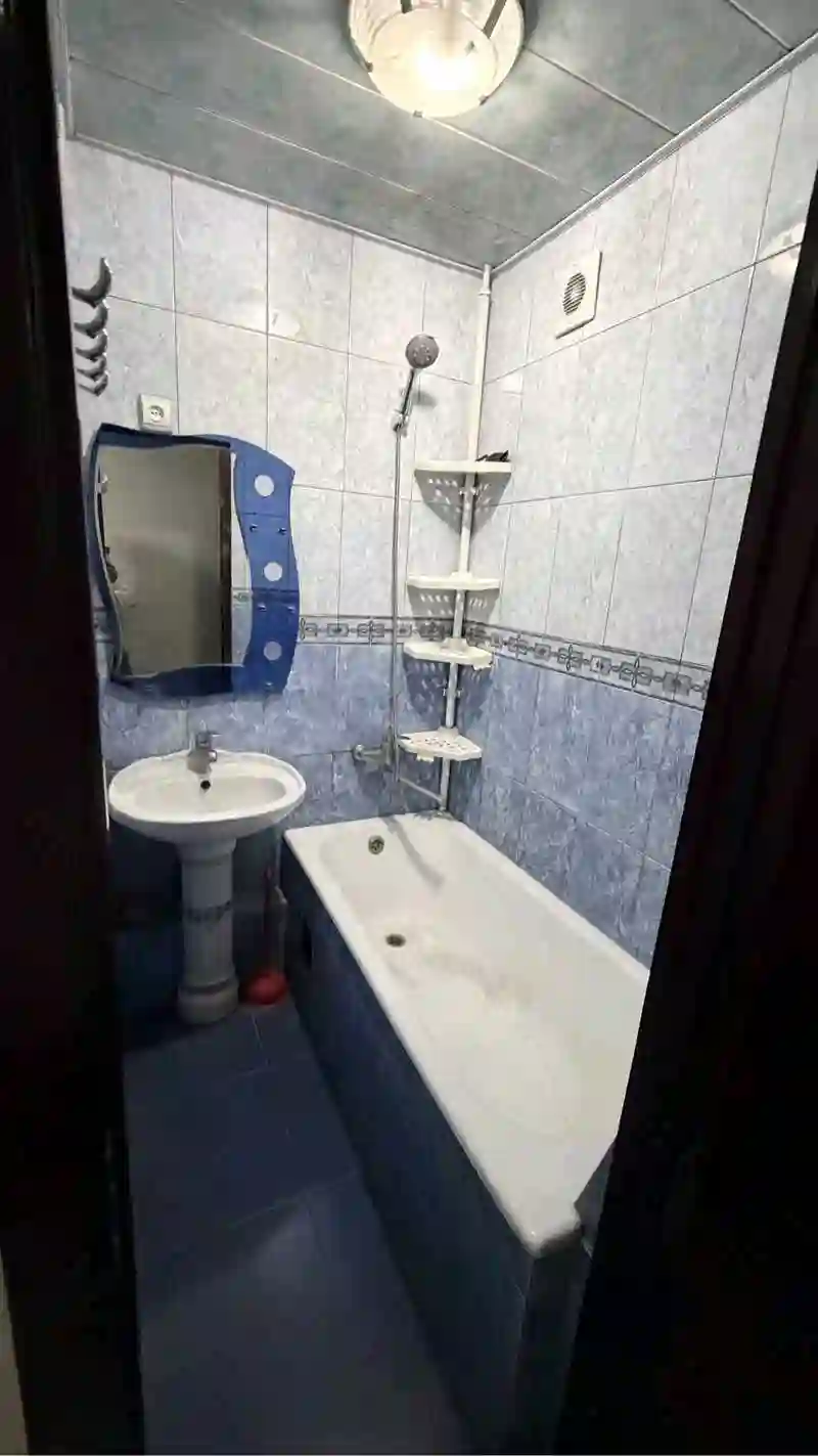 3-к квартира, 2 этаж, 63 м², 33 мкр