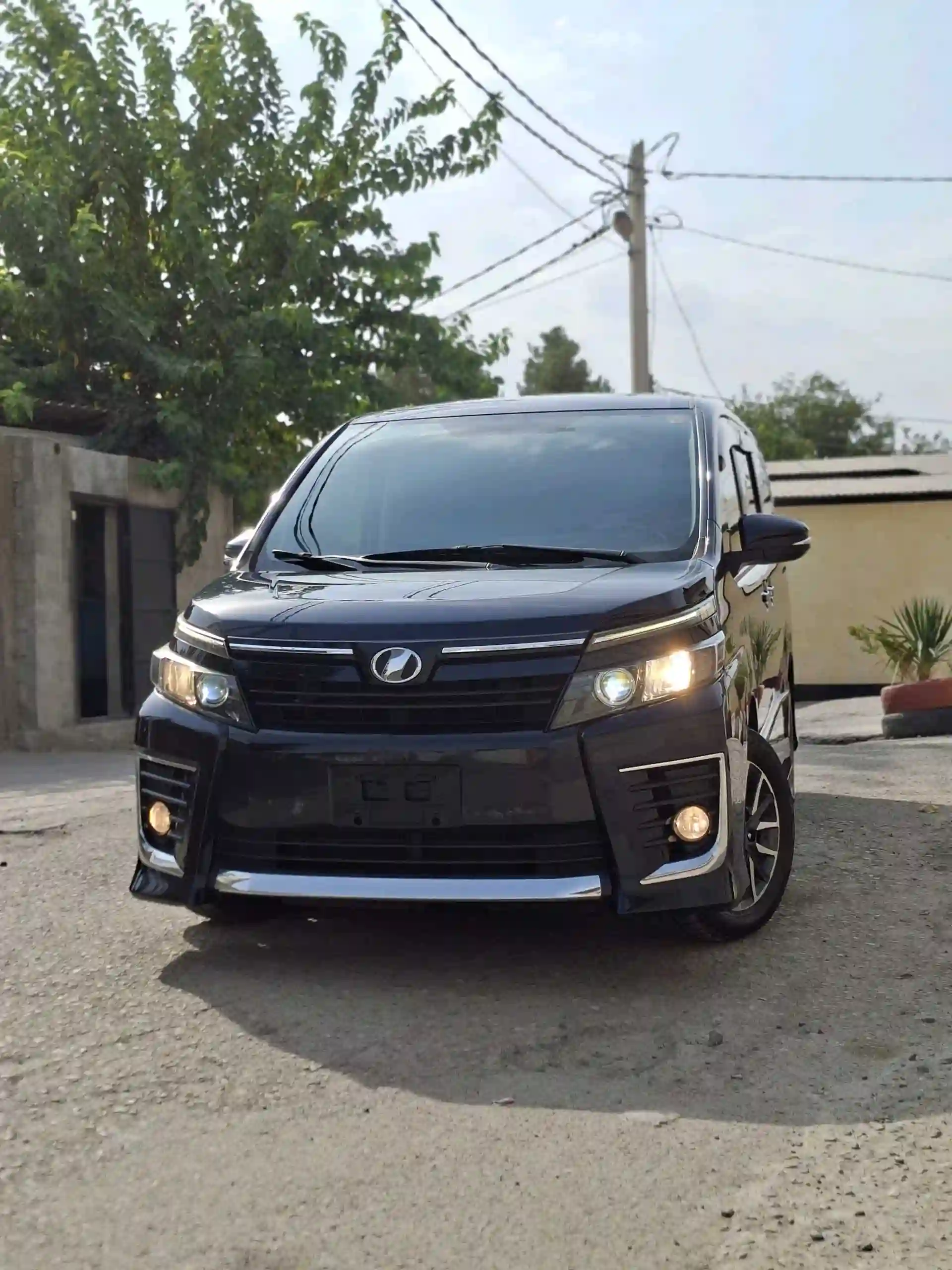 Toyota Voxy 2014