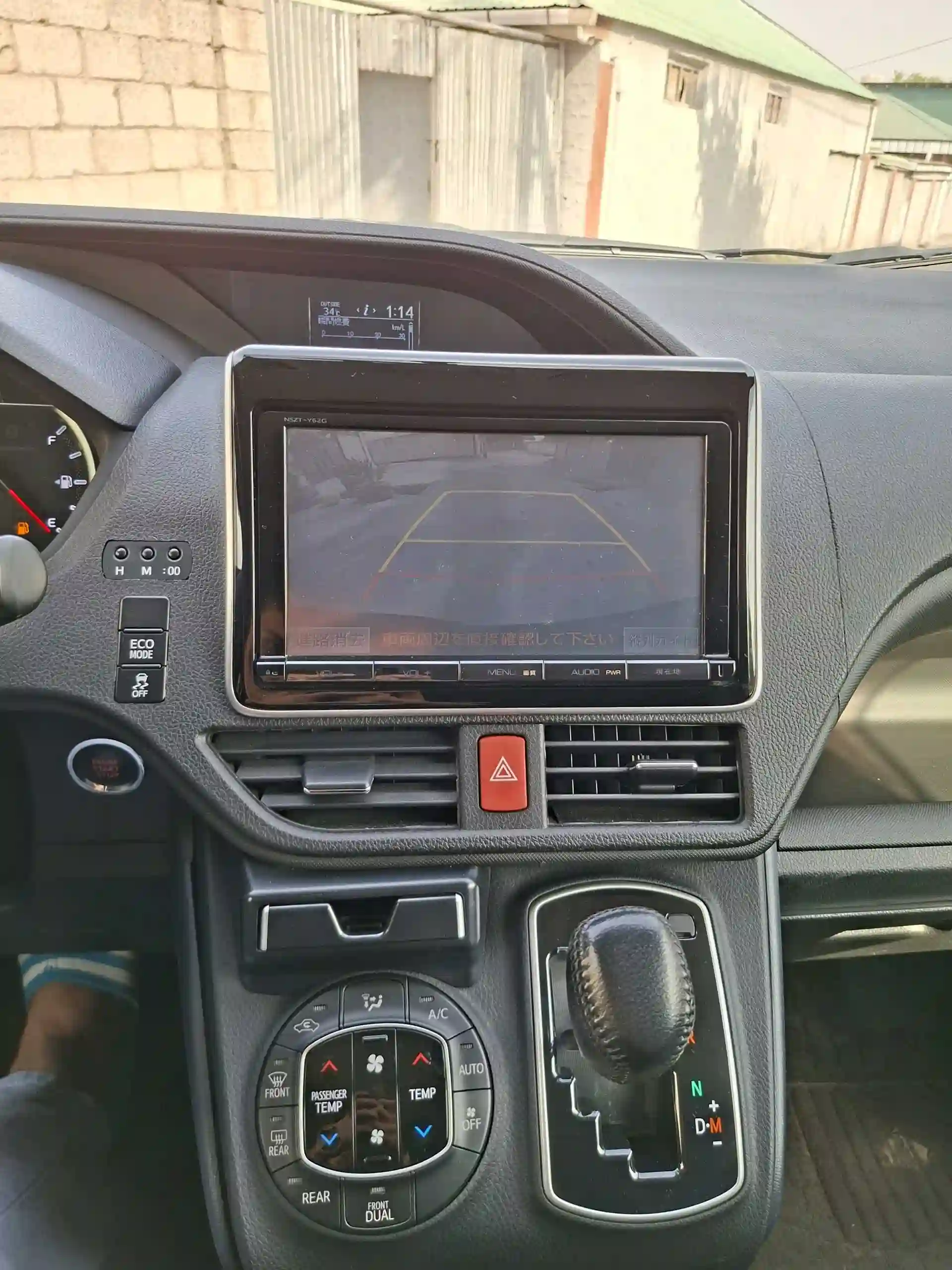 Toyota Voxy 2014