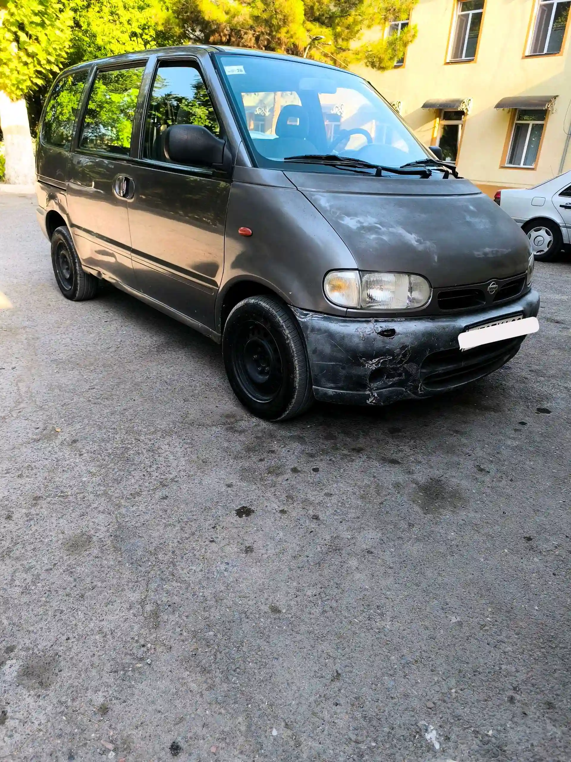 Nissan Serena 1999
