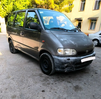 Nissan Serena 1999