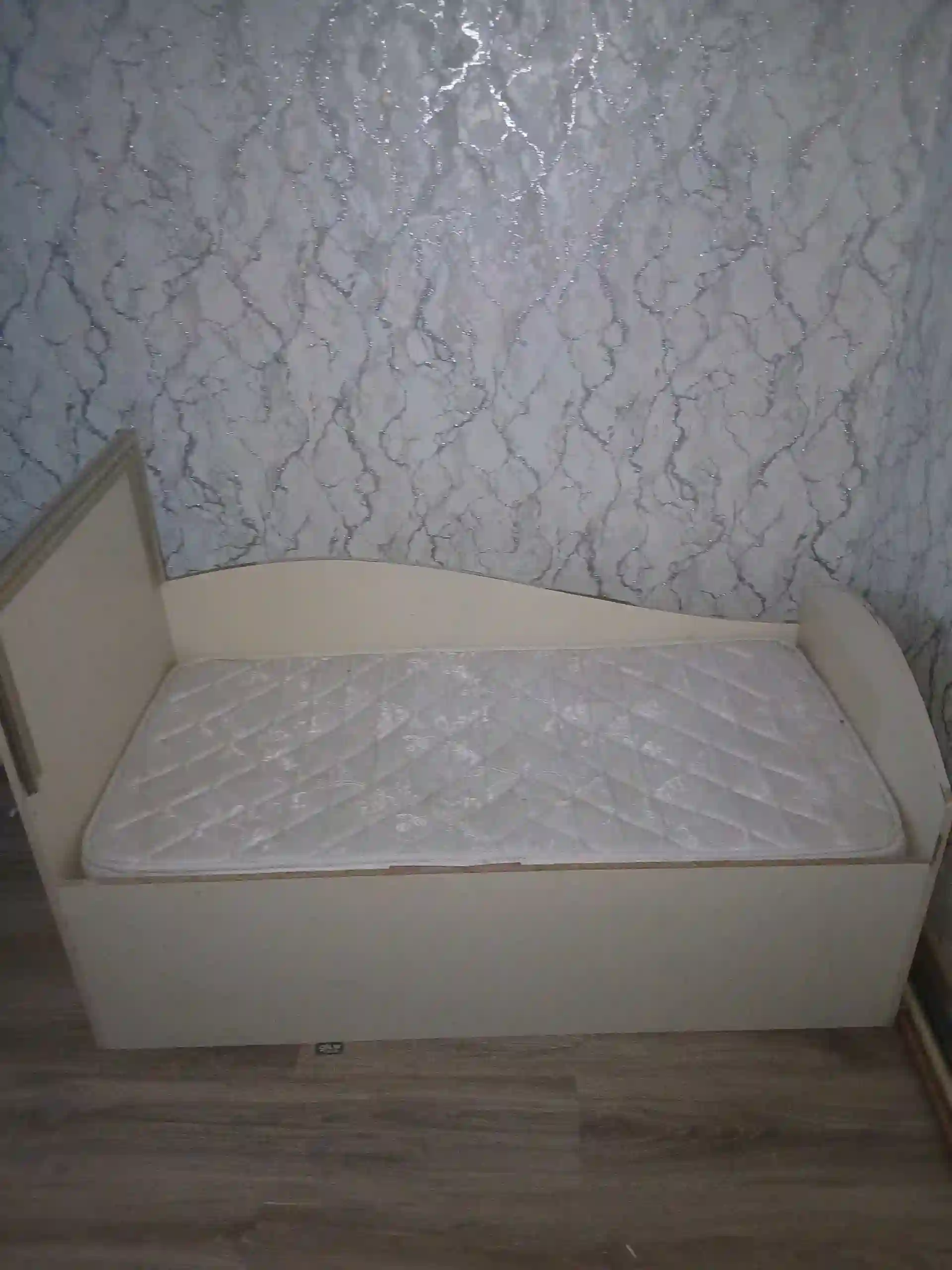 Кровать