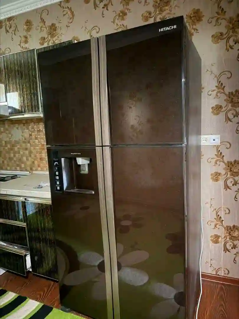 Холодильник HITACHI Inverter отличное состояние