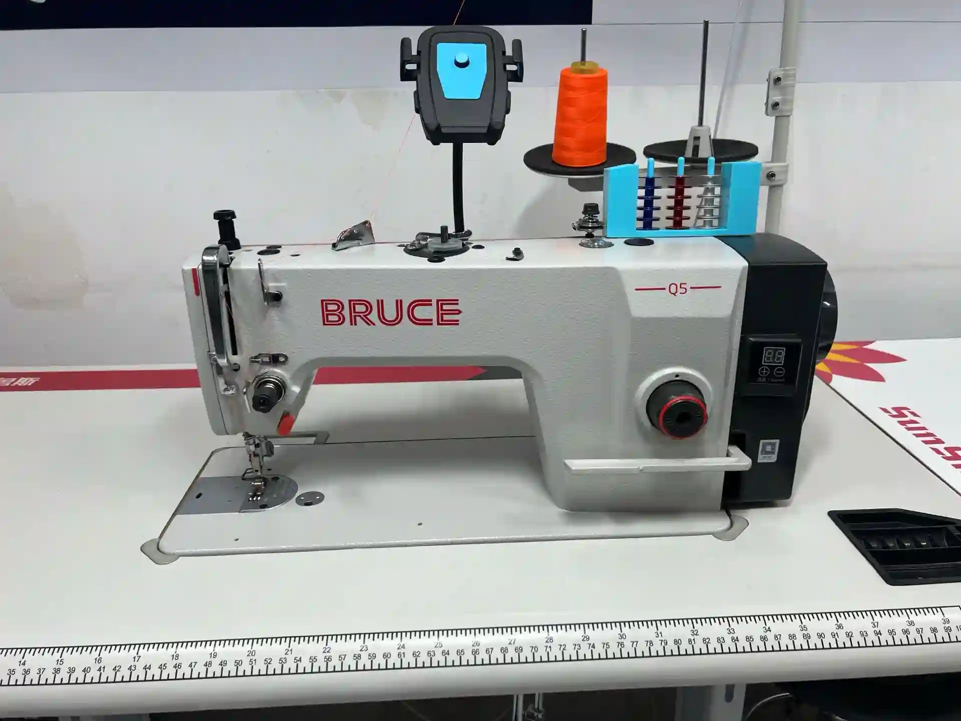 Мошинаи дарздӯзии BRUCE Q5