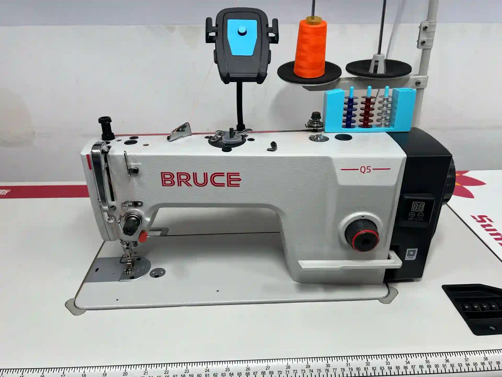 Мошинаи дарздӯзии BRUCE Q5