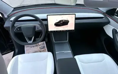 Tesla Model Y, 2025