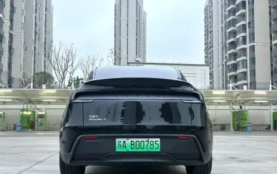 Tesla Model Y, 2025