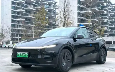 Tesla Model Y, 2025