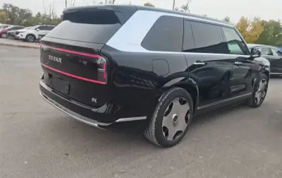 Zeekr 009, 2025