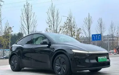 Tesla Model Y, 2025