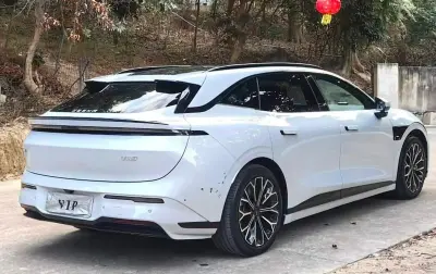 Zeekr 007, 2025
