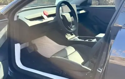 Tesla Model 3, 2025