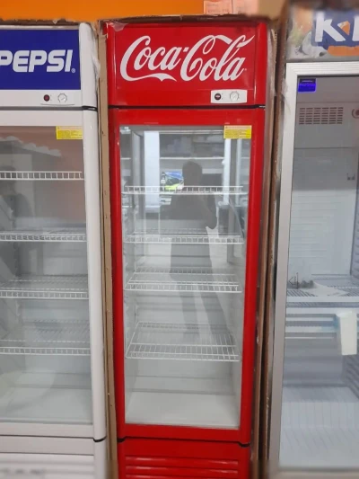 Витринный холодильник Coca Cola