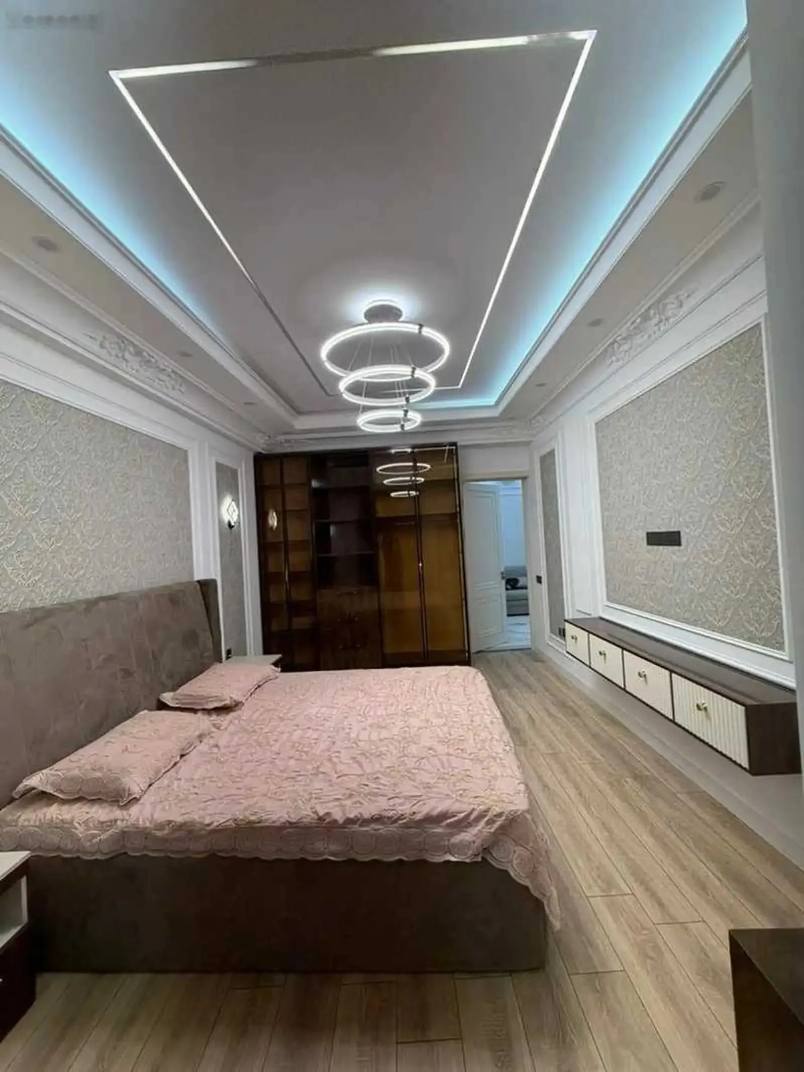 3-комн. квартира, 1 этаж, 105м², Сомони