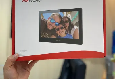 IP Дисплей домофона 10 дюйм Hikvision DS KH8520 WTE1