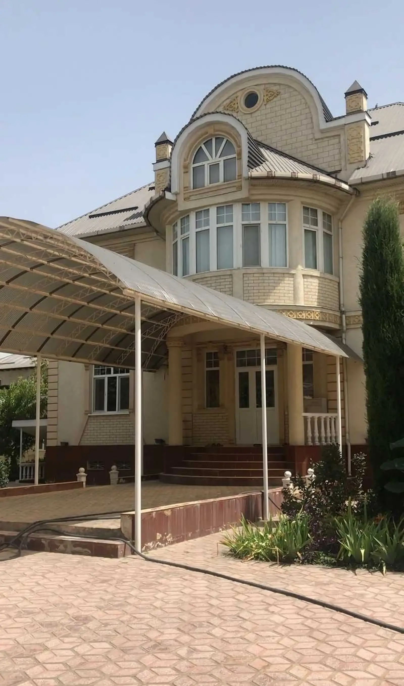 3-этажный, 10 комнатный дом, 600 м², Фирдавси
