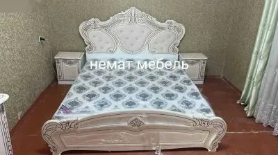 Двуспальная кровать