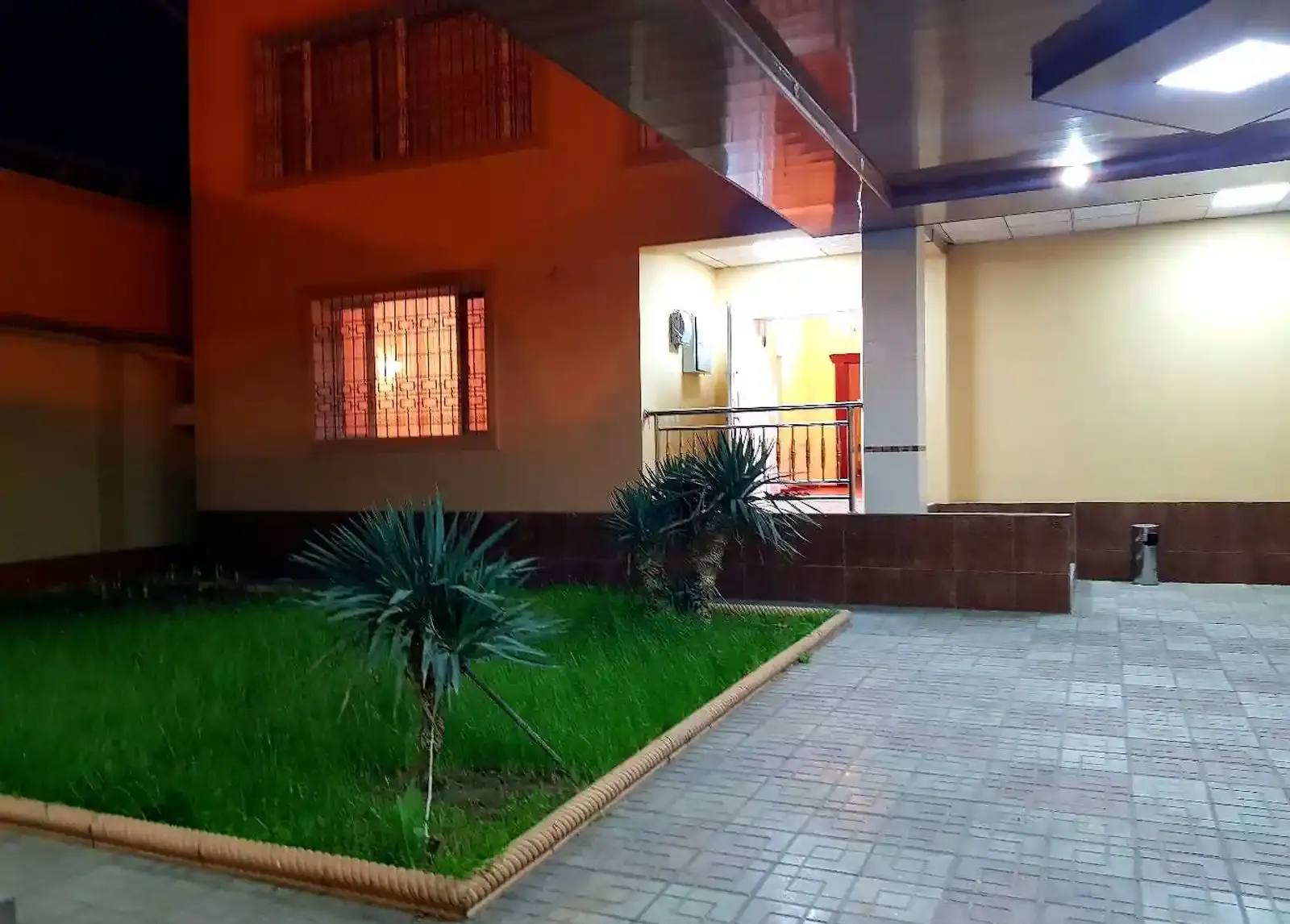 2-этажный, 9 комнатный дом, 960 м², Сомони