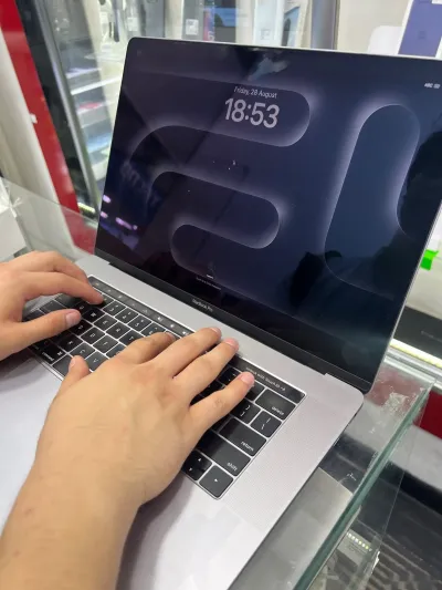 Ноутбук apple macbook pro 2018 — миниатюра 2