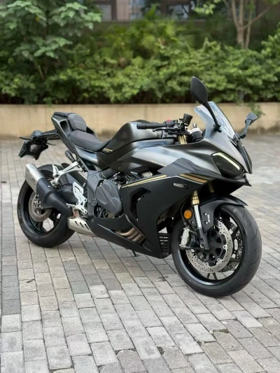Мотоцикл QJmoto 800 — миниатюра 1
