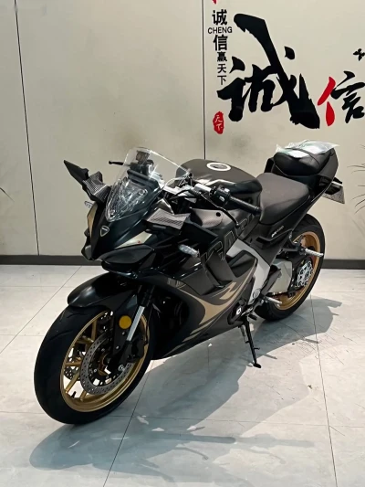Мотоцикл Dugati 400 cc — миниатюра 5