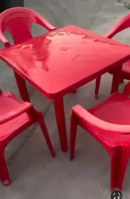 Стол и стулья