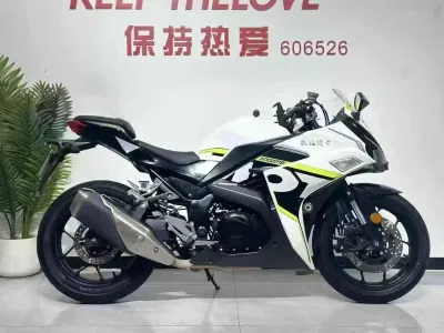 Мотоцикл Suzuki GSX — миниатюра 2