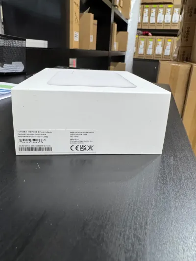 Внешний аккумулятор Apple 140W USB-C Power Adapter — миниатюра 3