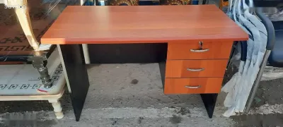 Офисный стол