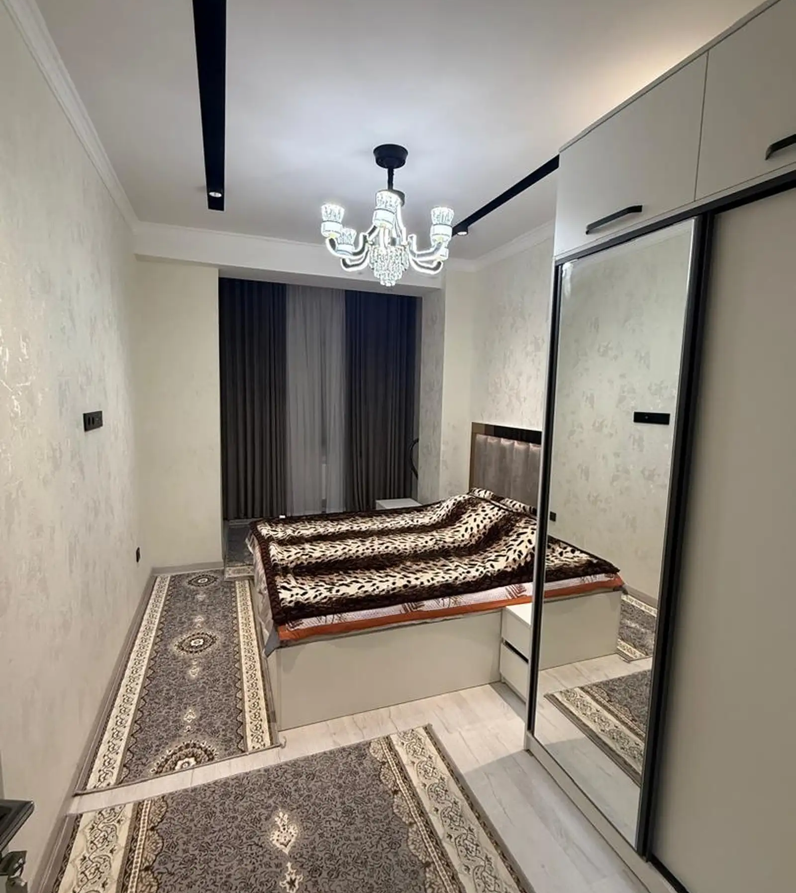 2-комн. квартира, 11 этаж, 50 м², орентир Шохмансур назди Ашан доми ру баруи парки Алишер Навои наздики ОВИР