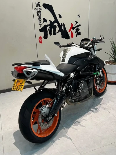 Мотоцикл Benelli 600 сс — миниатюра 6