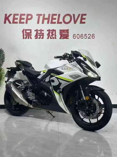 Мотоцикл Suzuki GSX — миниатюра 1
