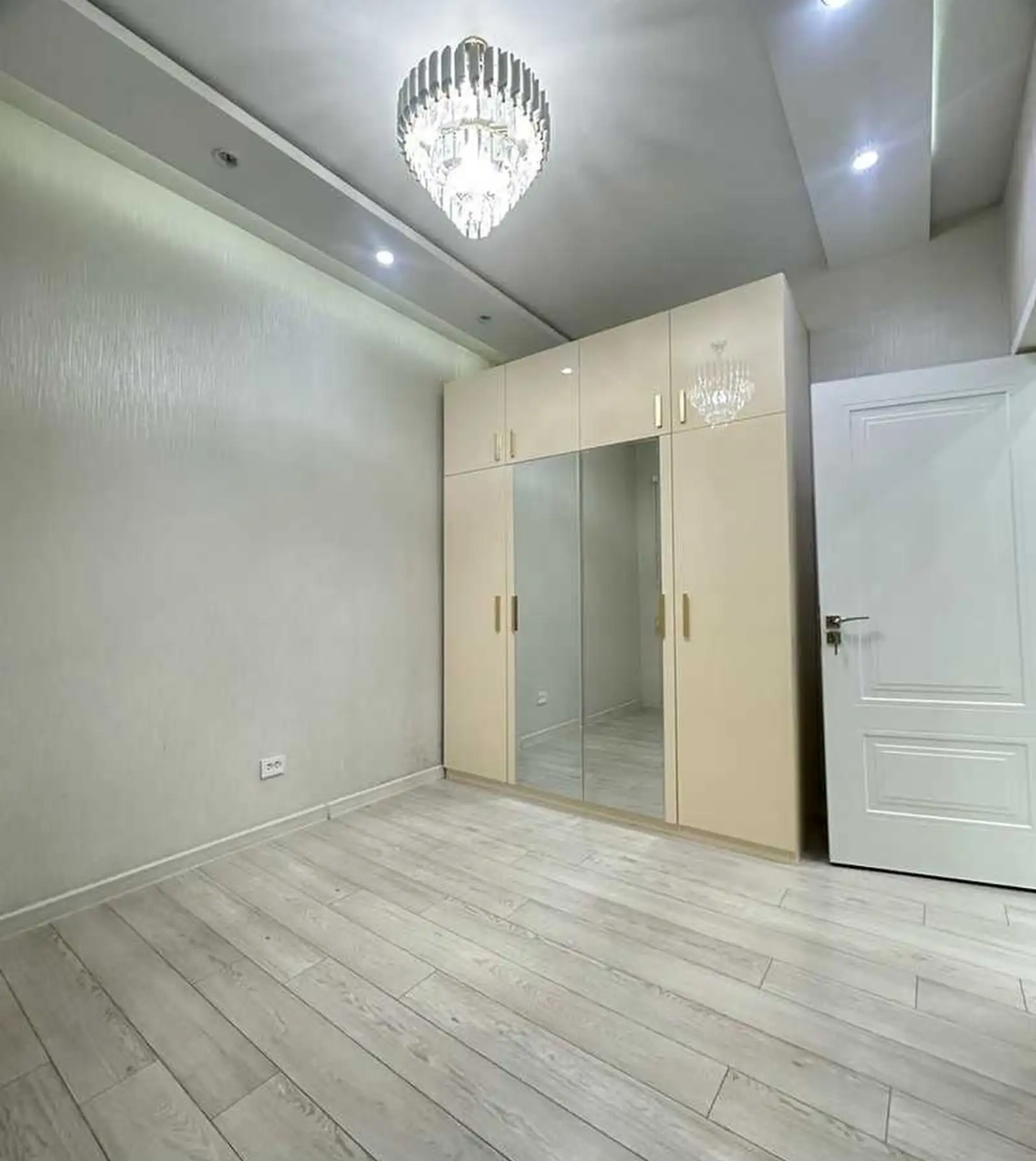 3-комн. квартира, 10 этаж, 85м², Шохмансур поворот Аэропорта